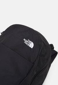 The North Face BASIN 18 UNISEX - Mochila - black
