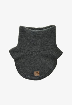 Cache-col en laine grise avec une forme arrondie et une texture douce. Présente un petit logo cousu en bas. Coutures lisses et design confortable.