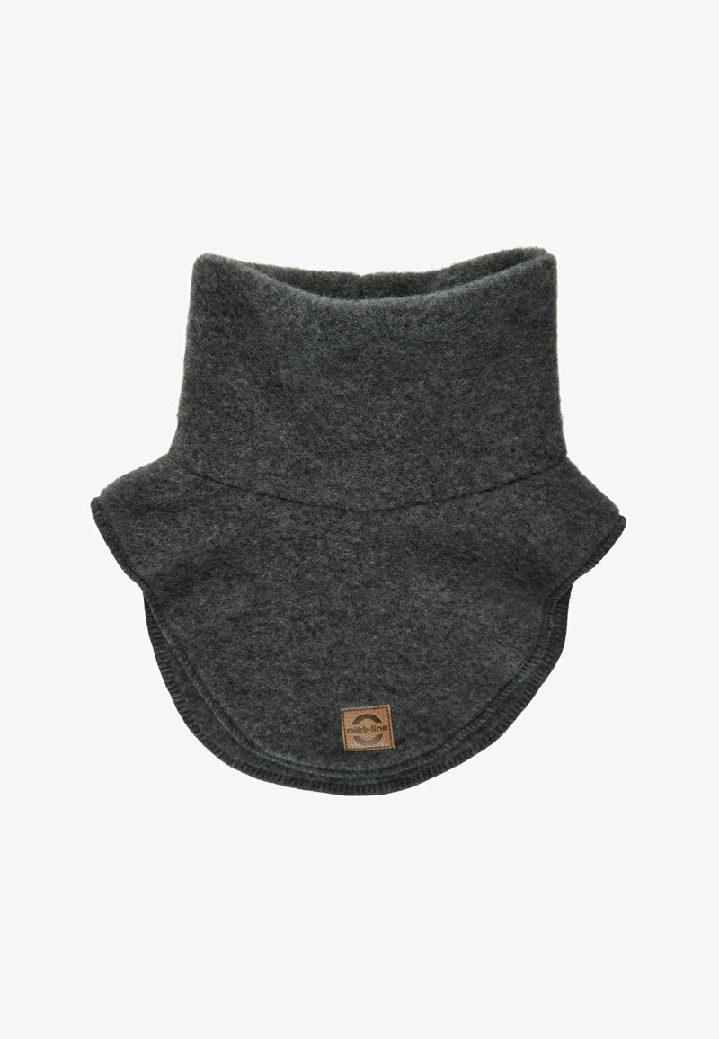 Cache-col en laine grise avec une forme arrondie et une texture douce. Présente un petit logo cousu en bas. Coutures lisses et design confortable.