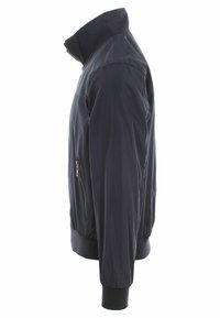Giacca bomber blu navy con alto colletto, polsini a coste, tasca laterale con zip e tessuto liscio e leggero.