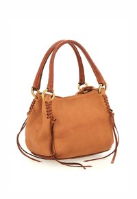 Borsa a tracolla in pelle marrone con doppi manici, dettaglio intrecciato sui lati, hardware dorato e texture morbida. Presenta lunghe frange in pelle.