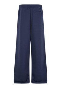 Tumši zili platās bikses ar elastīgu jostasvietu un vienu aizmugures kabatu. Izgatavotas no mīksta, elpojoša auduma ar gludu tekstūru.