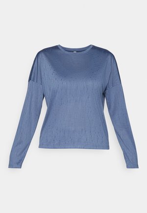 Modra majica z dolgimi rokavi, ki se ponaša z gladko teksturo, okroglo ovratnikom in rahlo spuščeno rameni. Diskretni vzorec dodaja vizualni učinek.