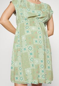 Esprit Maternity DRESS WOVEN NURSING SHORT SLEEVE  - Φόρεμα από ζέρσεϊ - real olive