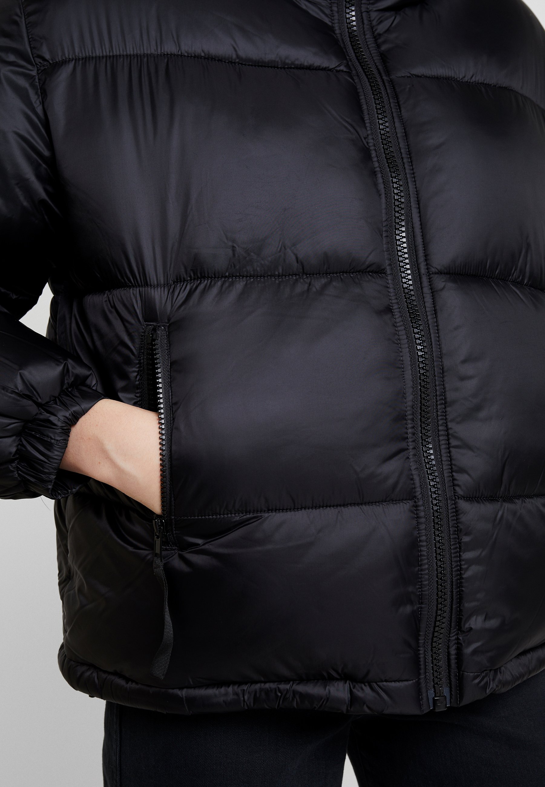 Weekday BENITA PUFFER JACKET Vinterjacka black Zalando.se Weekday HEDDA PUFFER JACKET Vinterjacka black Zalando.se