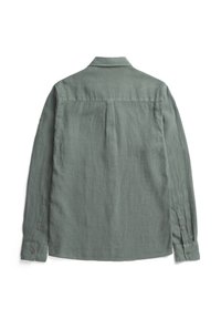 Camicia di lino verde con maniche lunghe, tasca singola e polsini con bottoni. Presenta una spalla posteriore e una trama sottile. Design del colletto classico.