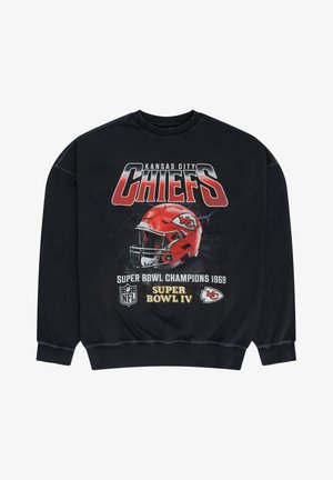 Sort sweatshirt med rød Kansas City Chiefs hjelm grafik, tekst "Chiefs" og "Super Bowl Champions 1969 Super Bowl IV" logoer.