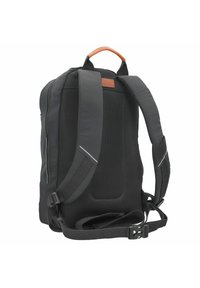 Sort rygsæk med polstret mesh-bagside og skulderremme. Har et top-læderhåndtag, ergonomisk design og reflekterende detaljer.