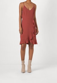 Vero Moda Vestido informal - red