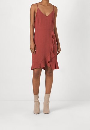 Vero Moda Robe de jour - red