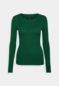 Grön ribbad långärmad tröja med rund halsringning. Mjuk textur och figurnära design, med smala manschetter och en nederkant som sitter tajt om kroppen.