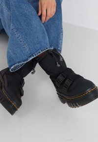 Dr. Martens AUDRICK PADDED - Aulinukai su platforma - black