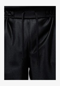 Non selezionato, black