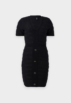Robe en tricot noire avec un décolleté en V, des manches courtes et des rayures texturées. Elle présente une silhouette ajustée et six boutons frontaux dorés.