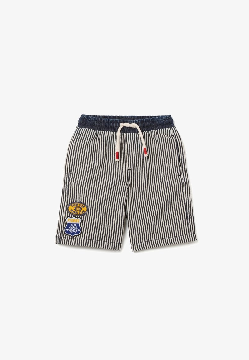 Pantaloni corti a righe in cotone blu navy e bianco, con vita elastica, cordoncino e due toppe sulla gamba sinistra.