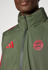 adidas Performance FC BAYERN RAIN JACKET - Klub merchandise - base green