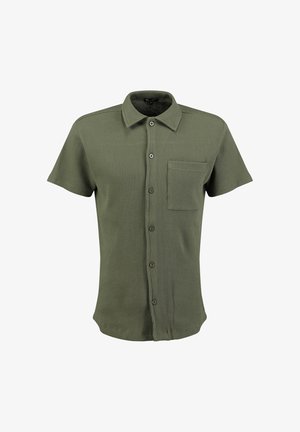 Camicia a maniche corte di colore verde oliva, con texture, bottoni e colletto, dotata di taschino sul petto, esposta su uno sfondo bianco.