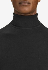 Mustapaita, jossa on istuva muotoilu, ribbikuviointi ja korkea kaula. Pehmeä kangas tasaisessa värissä ilman kuvioita.