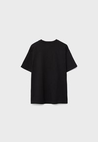 T-shirt noir à manches courtes avec col rond, présenté de dos sur un fond gris clair uni.