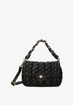 Borsa a tracolla in pelle nera trapuntata con chiusura a scatto dorata, manico in pelle intrecciata e catena dorata, e tracolla regolabile.