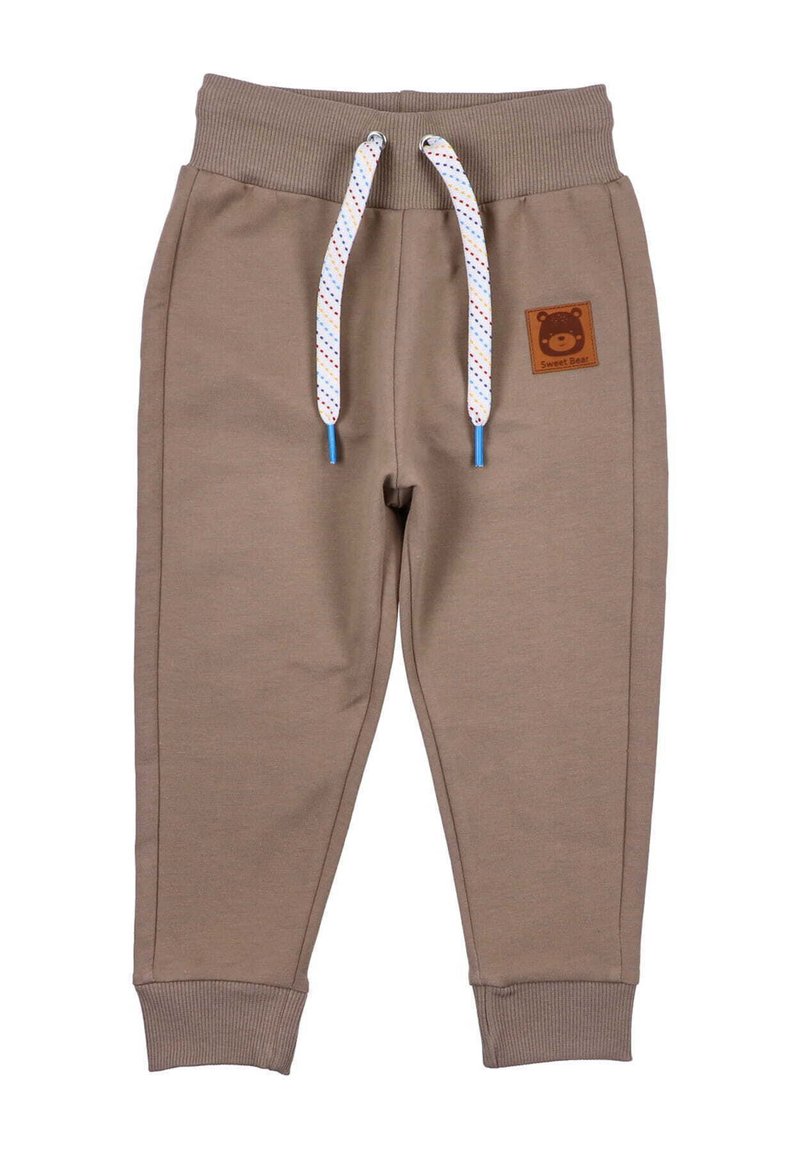 Bruine katoenen joggerbroeken met ribgebreide tailleband, witte en gekleurde trekkoorden en een beer-thema logo patch op de voorkant.