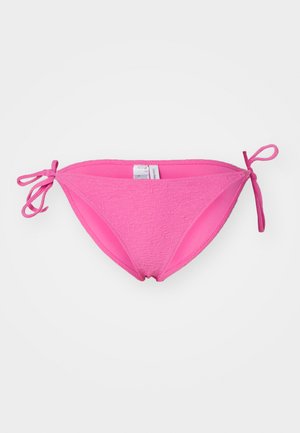 Roze bikinibroek met textuurstof, verstelbare strikken aan beide zijden en een gladde binnenvoering voor comfort.