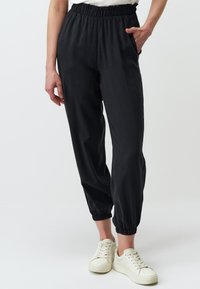ELASTIC WAIST NARROW LEG WITH POCKETS - Trainingsbroek - black
