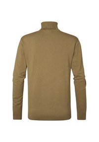 Svetr s vysokým límcem, měkké béžovo-hnědé pleteniny, dlouhé rukávy, přiléhavý design, vroubkovaný límec a manžety, hladká textura, bez vzorů nebo ozdob.