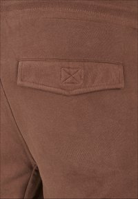 Urban Classics FITTED  - Tréningruha alsók - bark