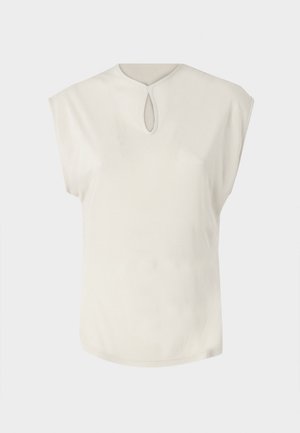 Hvit kortermet topp med rund halslinning og en liten nøkkelhulldetalj foran. Glatt tekstur, avslappet passform og lett avrundet nederkant.