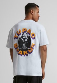 Mister Tee - HERREN 2PAC TOSS IT UP  - Camiseta estampada - white Imagen en miniatura 1