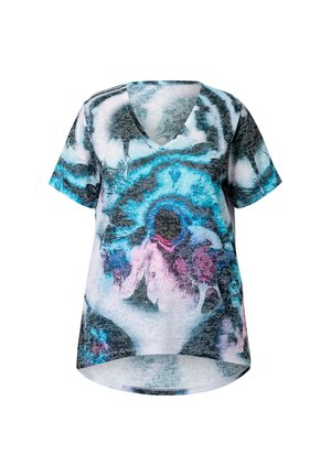 Kortærmet V-udskåret top i let stof med et farverigt abstrakt mønster af blå, pink og sort på en hvid baggrund.