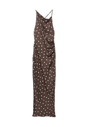 Longue robe nuisette marron avec des pois blancs, fines bretelles et détail froncé sur un côté.