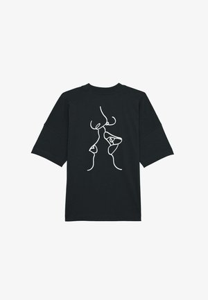 Černé tričko s krátkým rukávem, na přední straně s bílým abstraktním liniovým výkresem dvou tváří. Bavlněný materiál se volným střihem.
