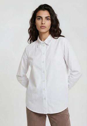 MILANO ITALY, SHIRT BLOUSE 1/1 SLEEVE WITH FRONT POCKET WITH EMB ON COLLAR - Button-down blouse - white
