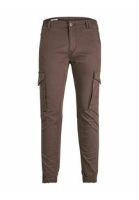 Pantaloni cargo marroni con gambe affusolate, tasche con zip e orli elastici; realizzati in un tessuto resistente con una texture liscia e un design semplice.