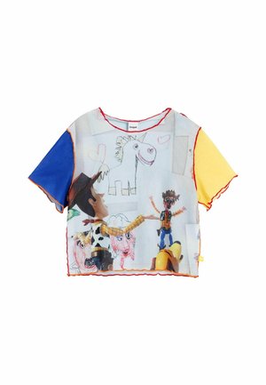Kortærmet skjorte med gule og blå ærmer med Toy Story-figurerne Woody og Forky samt barnlige tegninger af en enhjørning og hjerter.