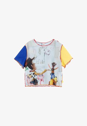 Maglietta a maniche corte con maniche gialle e blu con i personaggi di Toy Story Woody e Forky e disegni infantili di un unicorno e cuori.