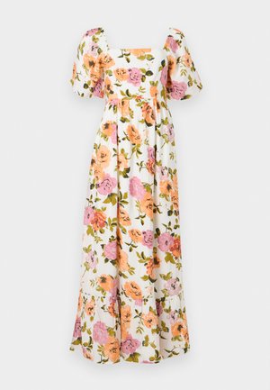 Λευκό μάξι φόρεμα με φουσκωτά μανίκια, τετράγωνο ντεκολτέ και λουλουδάτο σχέδιο σε αποχρώσεις του ροζ, πορτοκαλί και πράσινα φύλλα.
