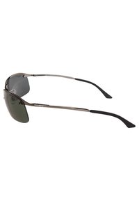 Lunettes de soleil avec des verres vert foncé, monture en métal argenté et embouts en caoutchouc noir sur les branches. Design élégant, construction légère.