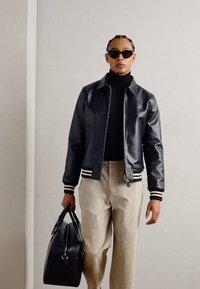 Schott STRIPE - Bomber stiliaus striukė - navy/off white