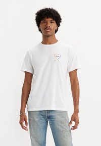 Levi's® COMMUNITY TEE UNISEX - Marškinėliai su spaudiniu - bright white
