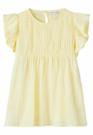 Robe pour tout-petit de couleur jaune clair avec manches courtes volantées, corsage texturé, encolure ronde et taille froncée, taille indiquée 28M.