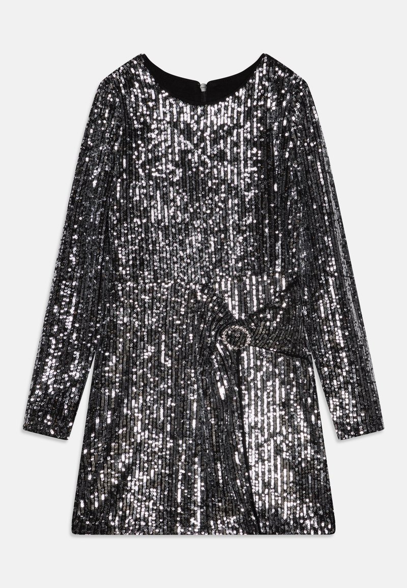 Fekete ruha hosszú ujjakkal, függőleges flitterekkel borítva, megkötős derékrésszel és kerek nyakkivágással a háton.