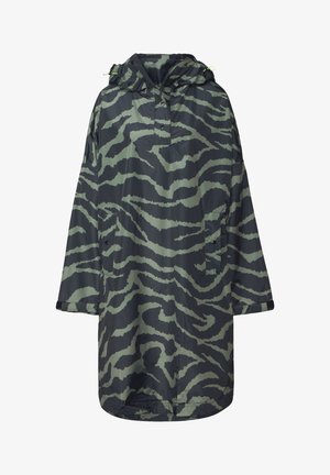 Poncho imperméable en vert foncé avec un motif zèbre noir. Il dispose d'une capuche, d'une fermeture éclair à l'avant et de poches latérales ; fabriqué en matériau lisse et léger.