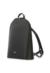 Sac à dos en cuir noir avec un design élégant et arrondi, surface texturée et sangles ajustables. Comprend une fermeture éclair et un accent de logo en métal.