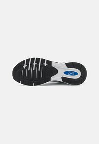 EA7 Emporio Armani CRUSHER DISTANCE UNISEX - Tenisky - white/black