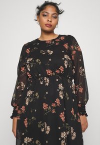 Vero Moda Curve VMSMILLA DRESS - Vapaa-ajan mekko - black