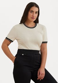 Lauren Ralph Lauren Woman EYELAH TWO TONE SHORT SLEEVE SWEATER - Apdrukāts T-krekls - mascarpone cream/black