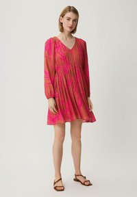 comma MIT DOBBY-STRUKTUR - Freizeitkleid - pink